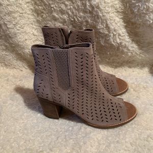 NWOB TOMS open Toe booties